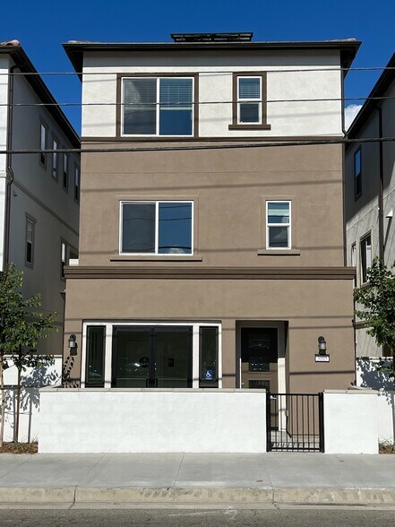 3005 Cochran St, Simi Valley, CA à louer - Photo de l’immeuble – Image 2 sur 56