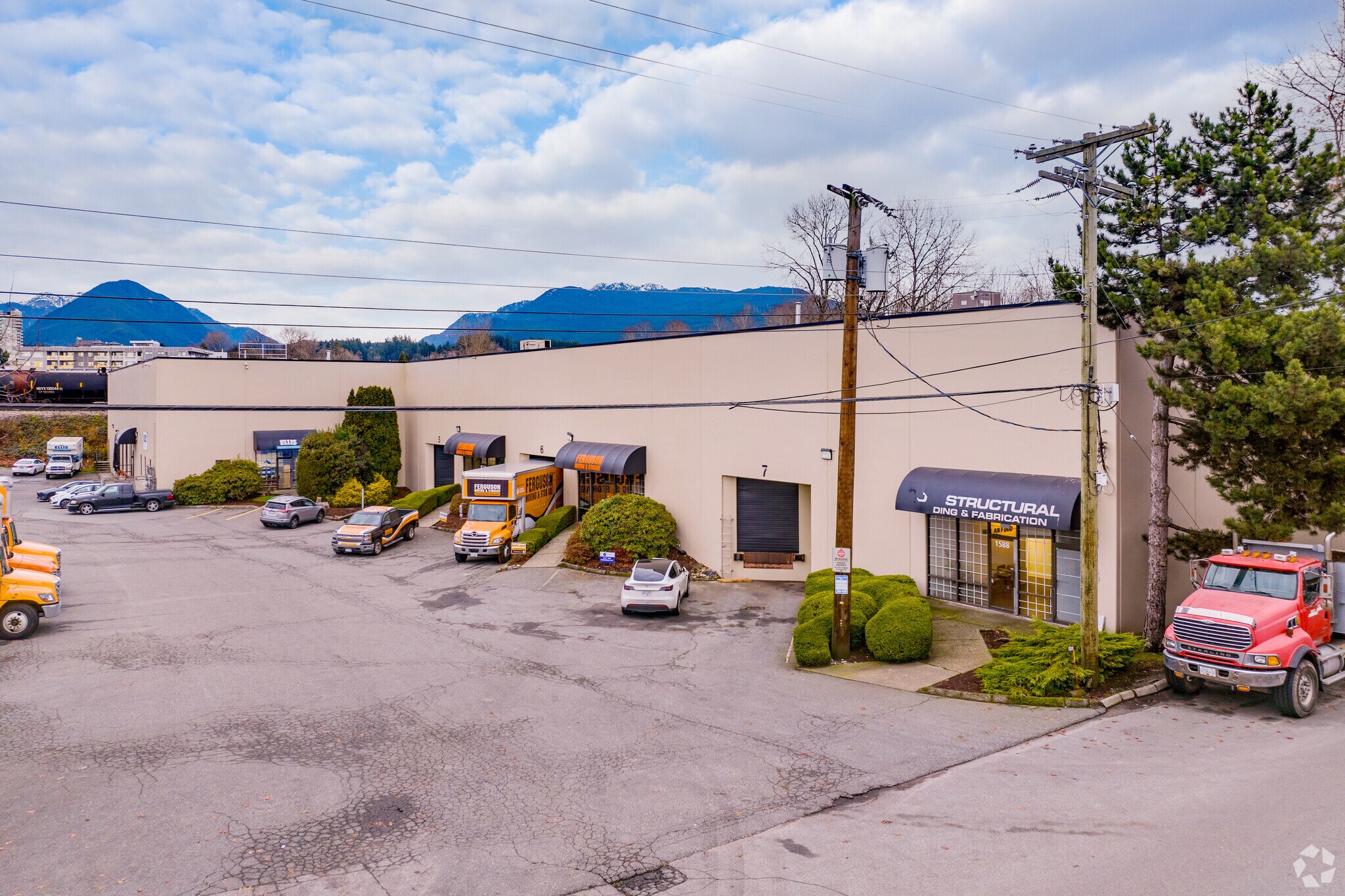 1580-1588 Columbia St, North Vancouver, BC à louer Photo principale– Image 1 sur 4