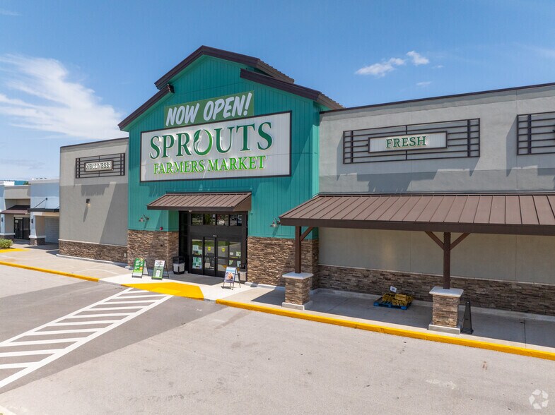 8595-8655 College Pky, Fort Myers, FL à louer - Photo de l’immeuble – Image 3 sur 5