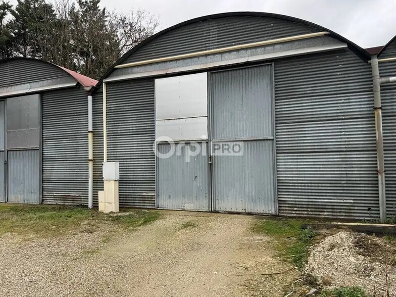 Local commercial dans Chatte à vendre - Photo de l’immeuble – Image 2 sur 4