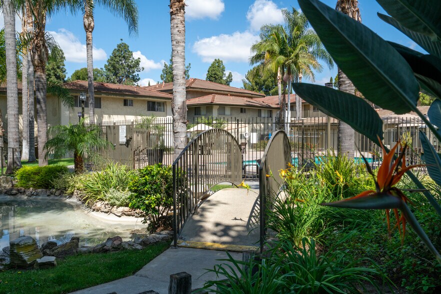 861 S Glencliff St, La Habra, CA à vendre - Photo de l’immeuble – Image 3 sur 35
