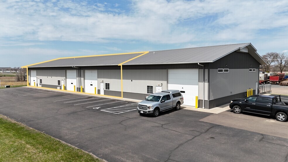 3902 130th St, Lake Hallie, WI à louer - Photo de l’immeuble – Image 3 sur 8