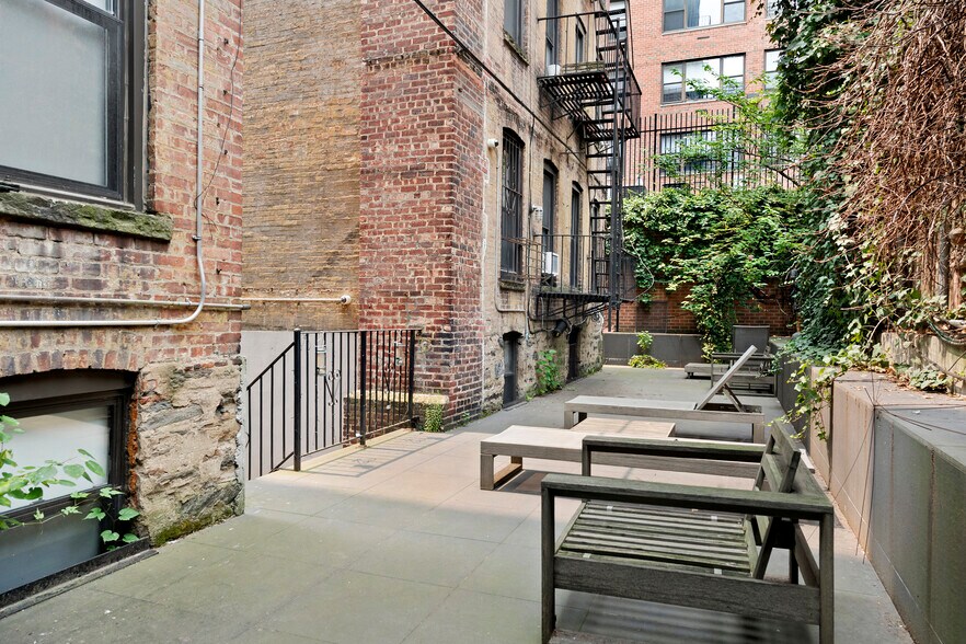 409-413 E 84th St, New York, NY à vendre - Photo de l’immeuble – Image 3 sur 12