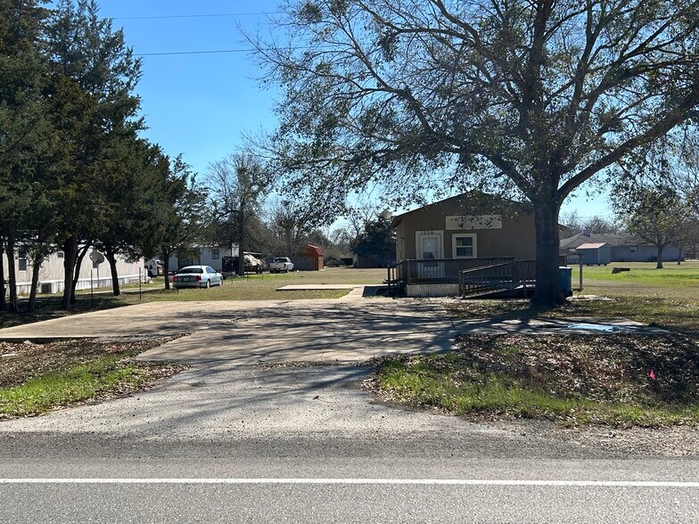 1006 Spur 515 St, Navasota, TX à louer - Photo de l’immeuble – Image 2 sur 15