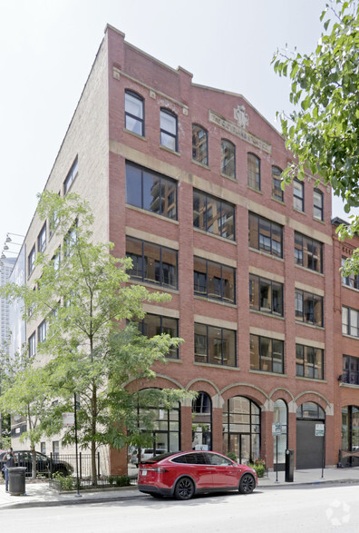 371 W Ontario St, Chicago, IL à louer - Photo principale – Image 2 sur 7