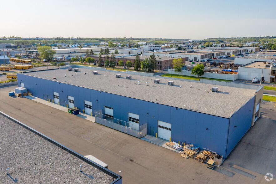 620-630 46 Av NE, Calgary, AB à louer - Photo de l’immeuble – Image 2 sur 3