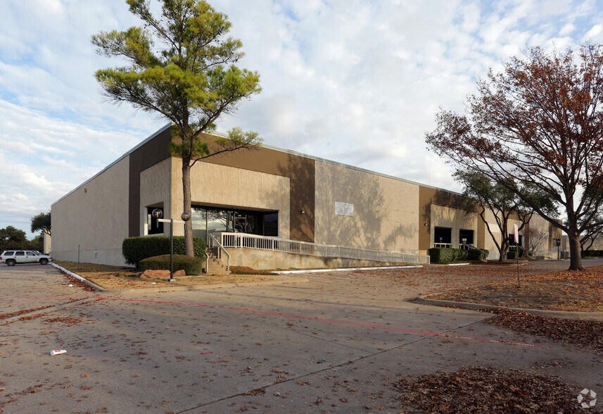 10304-10334 Brockwood Rd, Dallas, TX à louer - Photo de l’immeuble – Image 2 sur 5