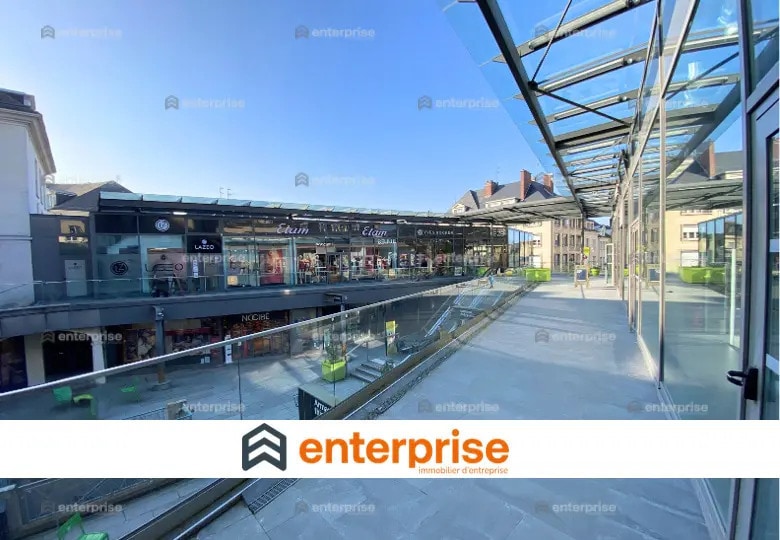 Local commercial dans Compiègne à louer Photo de l’immeuble– Image 1 sur 5