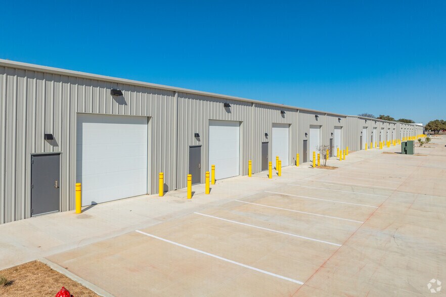 183 Crossing, Lockhart, TX à vendre - Photo de l’immeuble – Image 2 sur 5