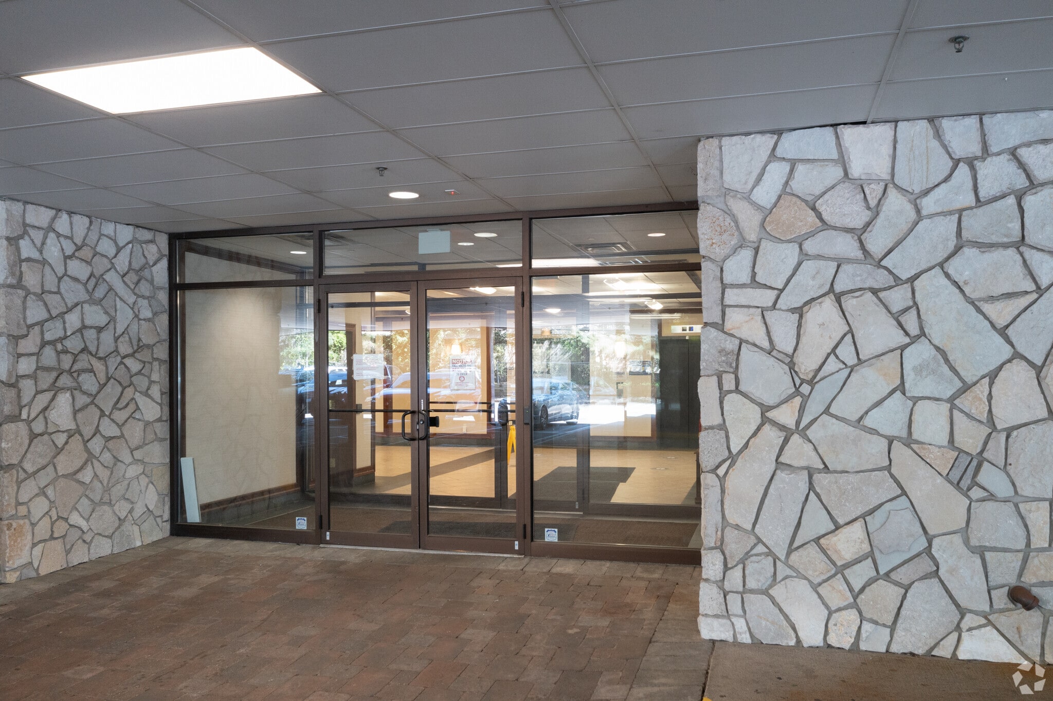 240 Frisch Ct, Paramus, NJ à vendre Photo intérieure– Image 1 sur 1