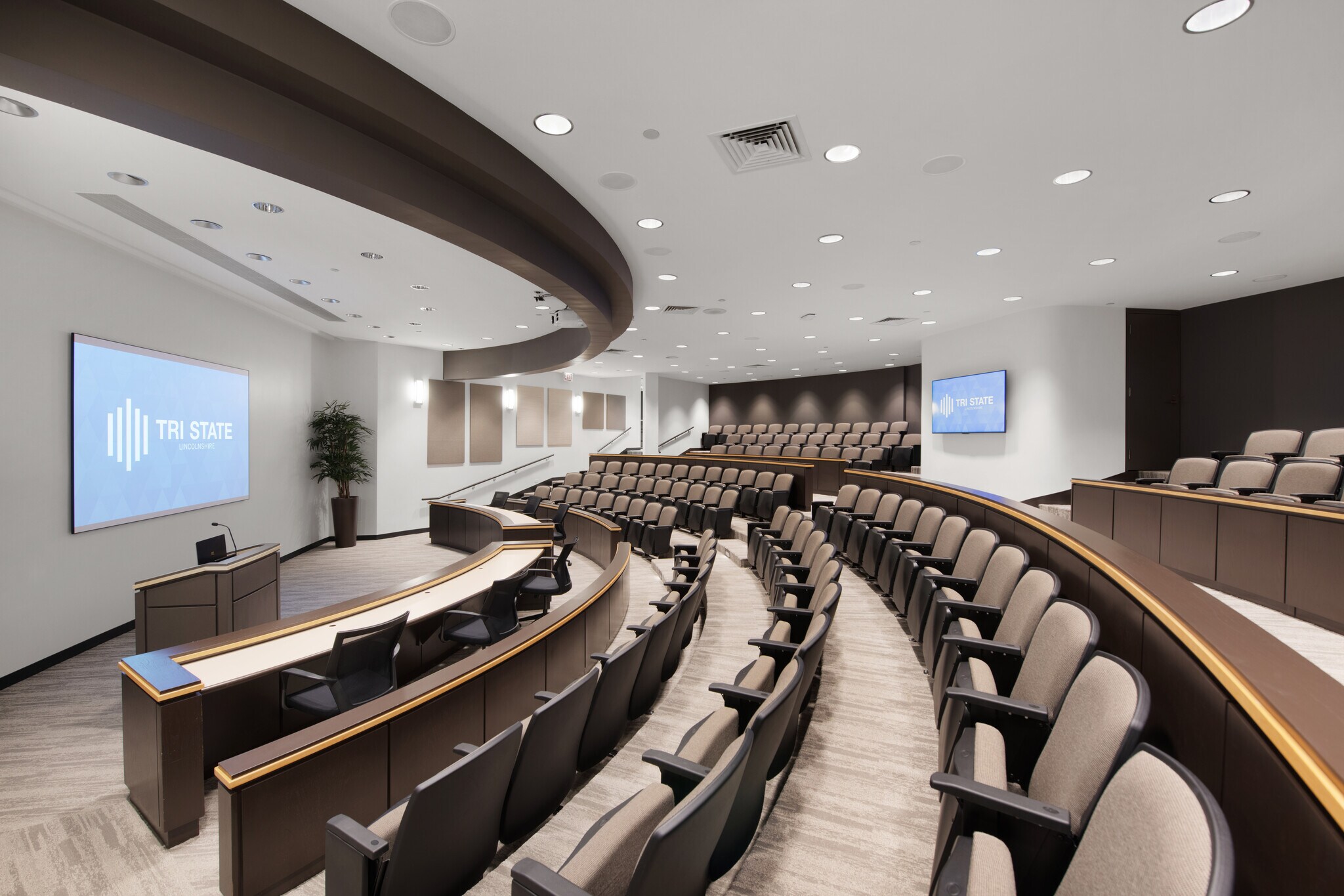 300 Tri State International, Lincolnshire, IL à louer Photo de l’immeuble– Image 1 sur 15