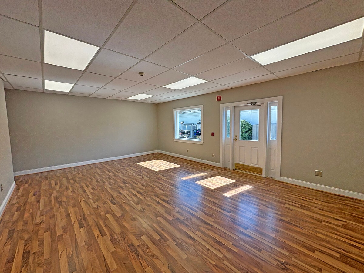 55 Constitution Ave, Portsmouth, NH 03801 - Lot Unit - - Photo intérieure - Image 2 of 5