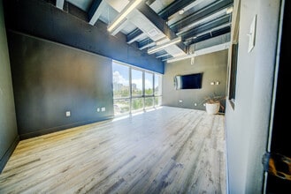 301 Arthur Godfrey Rd, Miami Beach, FL à louer Photo intérieure– Image 2 sur 8