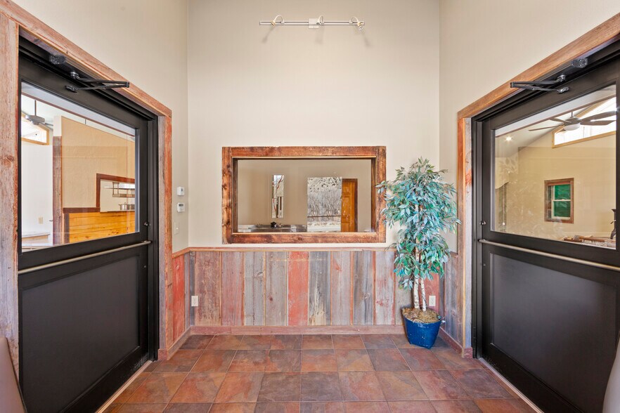606 W Byers Ave, Hot Sulphur Springs, CO à vendre - Photo de l’immeuble – Image 3 sur 90