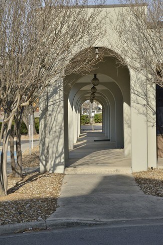 Plus de détails pour 4625 Centerview Dr, San Antonio, TX - Local commercial à louer