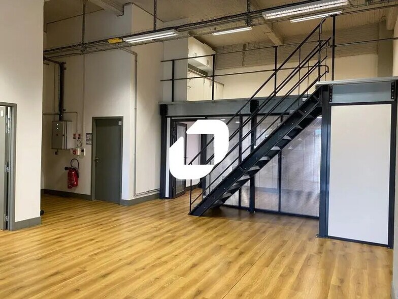 Bureau dans Bègles à louer - Photo de l’immeuble – Image 3 sur 14