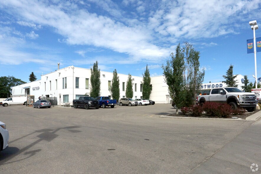 13344 97th St NW, Edmonton, AB à vendre - Photo principale – Image 1 sur 11