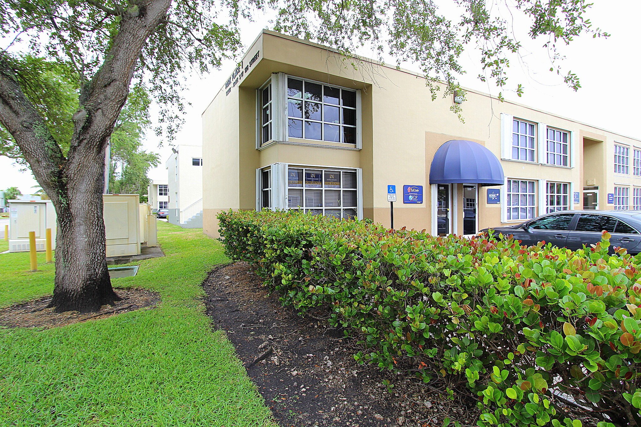 13382-13422 SW 128th St, Miami, FL à louer Photo de l’immeuble– Image 1 sur 10