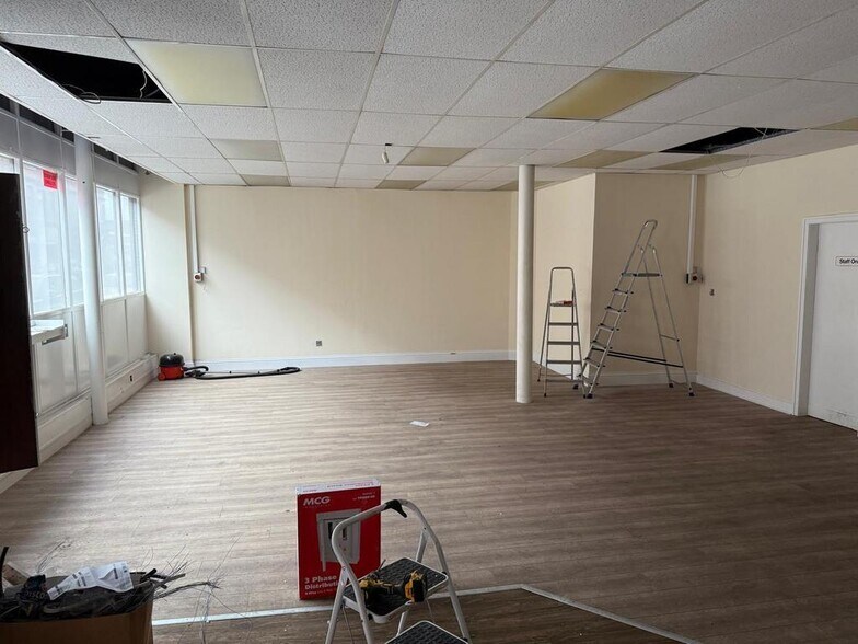 2330 Dumbarton Rd, Glasgow à louer - Photo de l’immeuble – Image 3 sur 4