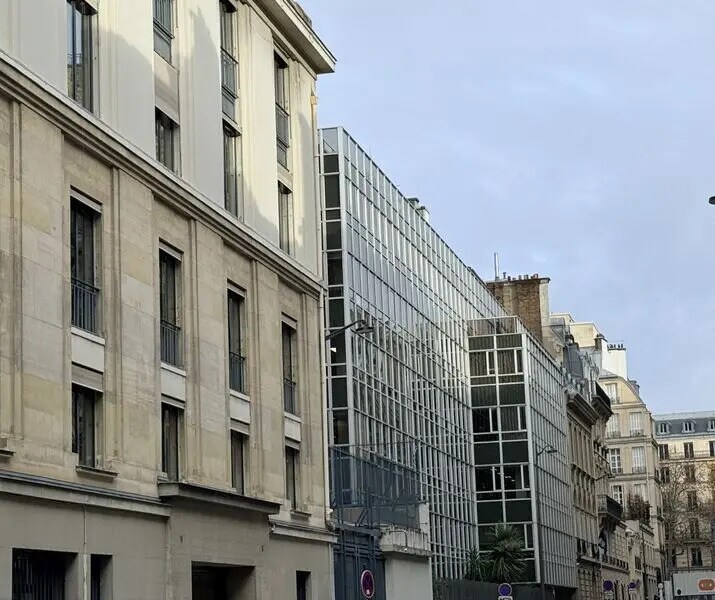 15 Bis Rue De La Baume, Paris à louer Photo de l’immeuble– Image 1 sur 8
