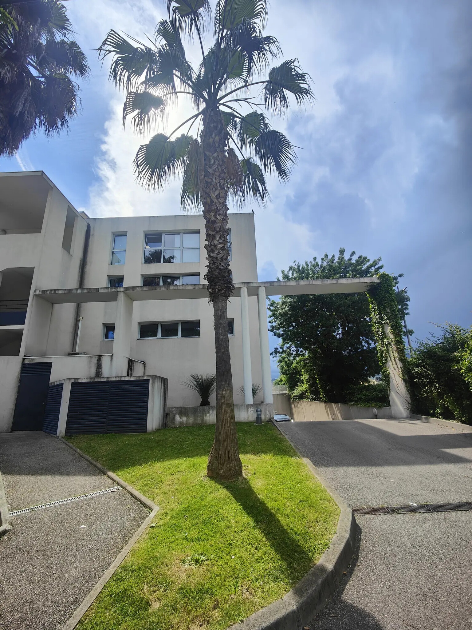 Bureau dans Cannes à vendre Photo de l’immeuble– Image 1 sur 9