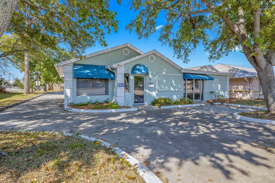 1570 N Harbor City Blvd, Melbourne, FL à vendre - Photo de l’immeuble – Image 2 sur 23