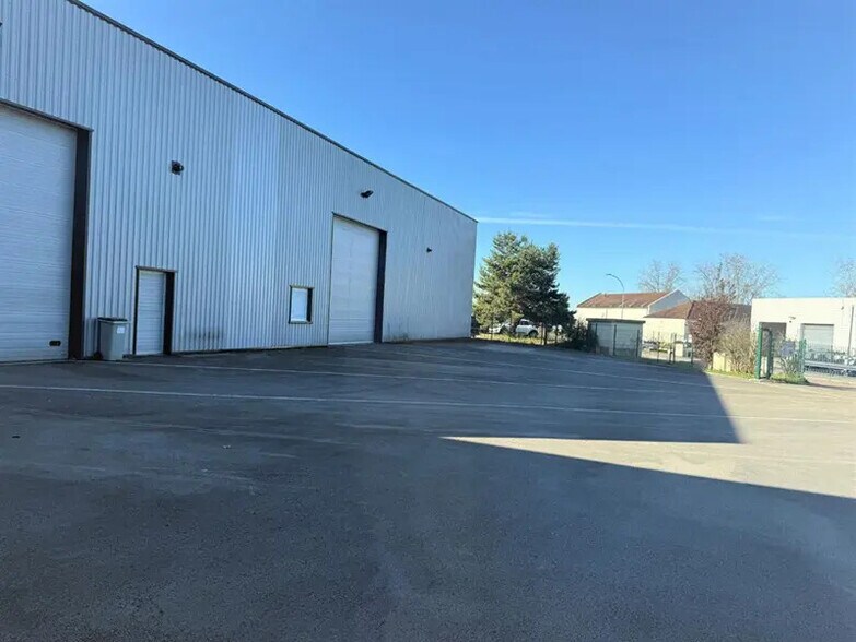 Industriel/Logistique dans Besançon à vendre - Photo de l’immeuble – Image 2 sur 15
