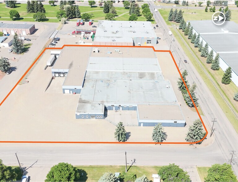 2930 9th Ave N, Lethbridge, AB à vendre - Photo de l’immeuble – Image 2 sur 12