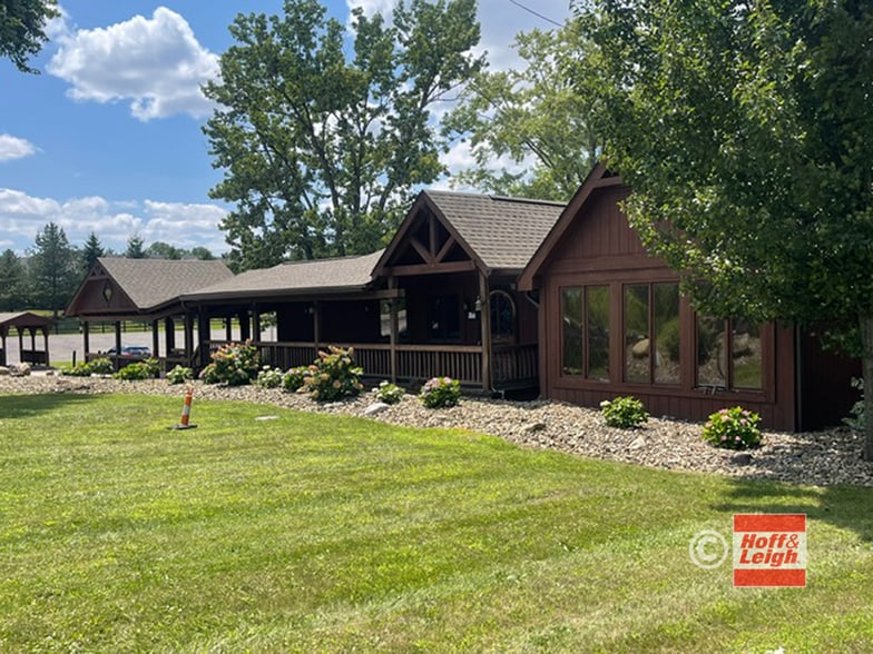 335 S Main St, Munroe Falls, OH à vendre - Photo de l’immeuble – Image 1 sur 13