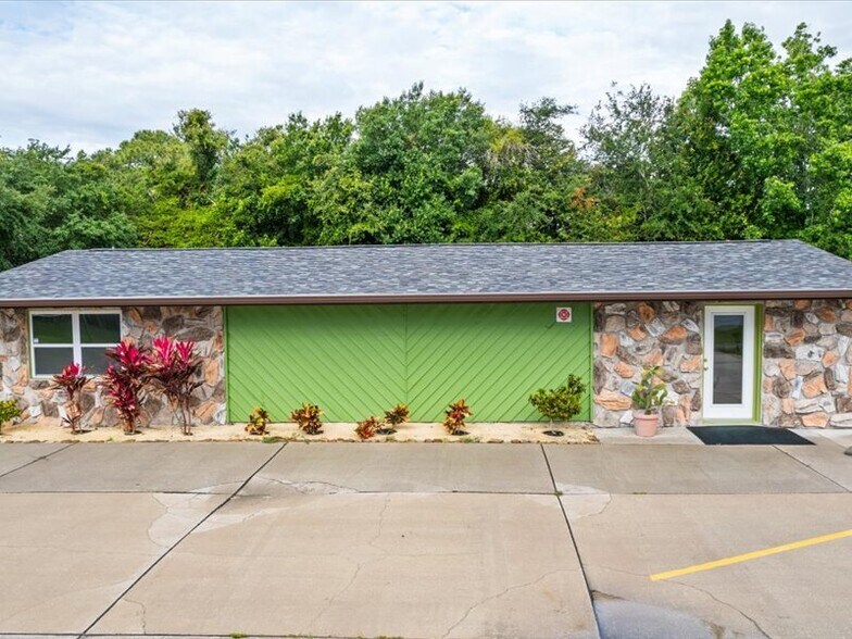 1452 Bellaire Ln NE, Palm Bay, FL à vendre - Photo de l’immeuble – Image 1 sur 28
