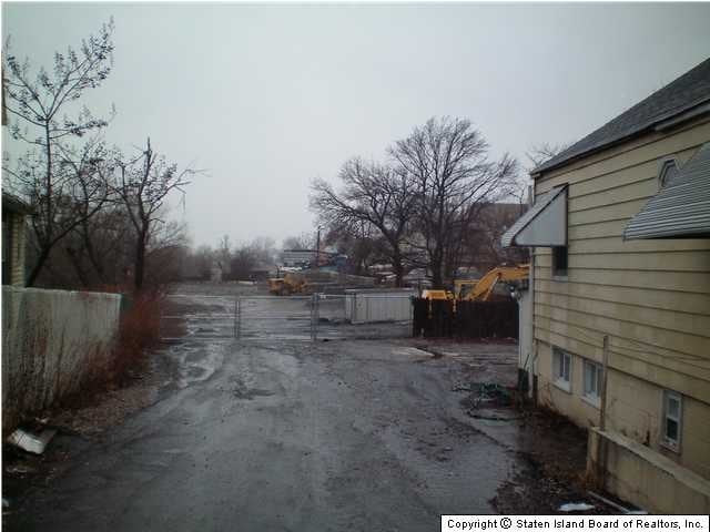 4439 Arthur Kill Rd, Staten Island, NY à vendre - Photo de l’immeuble – Image 2 sur 22