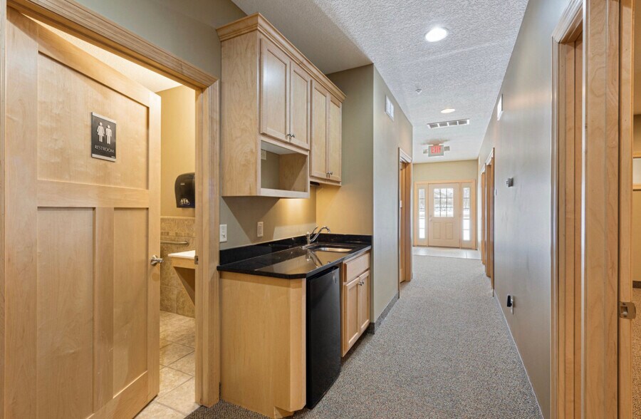 1505 Southcross Dr W, Burnsville, MN à vendre - Photo intérieure – Image 3 sur 9