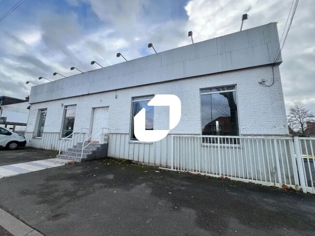 Plus de détails pour Bureau, Local commercial à louer