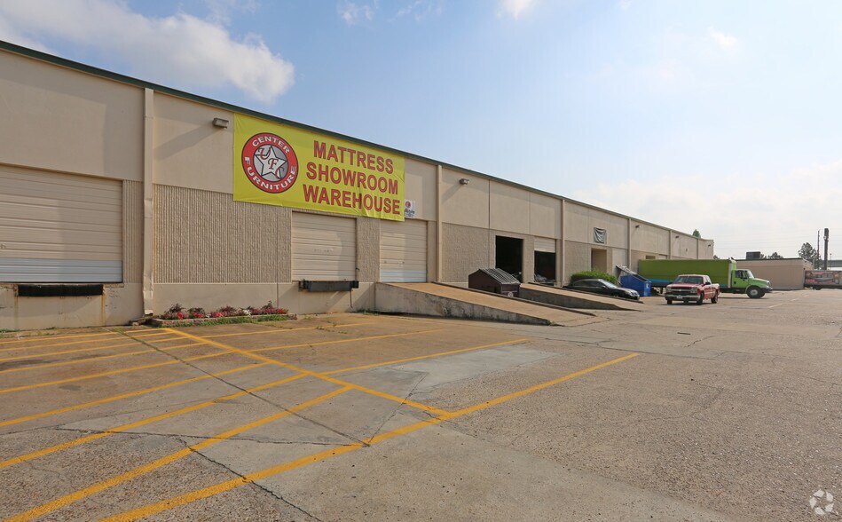 16747 I-45 Fwy, Houston, TX à louer - Photo de l’immeuble – Image 3 sur 5