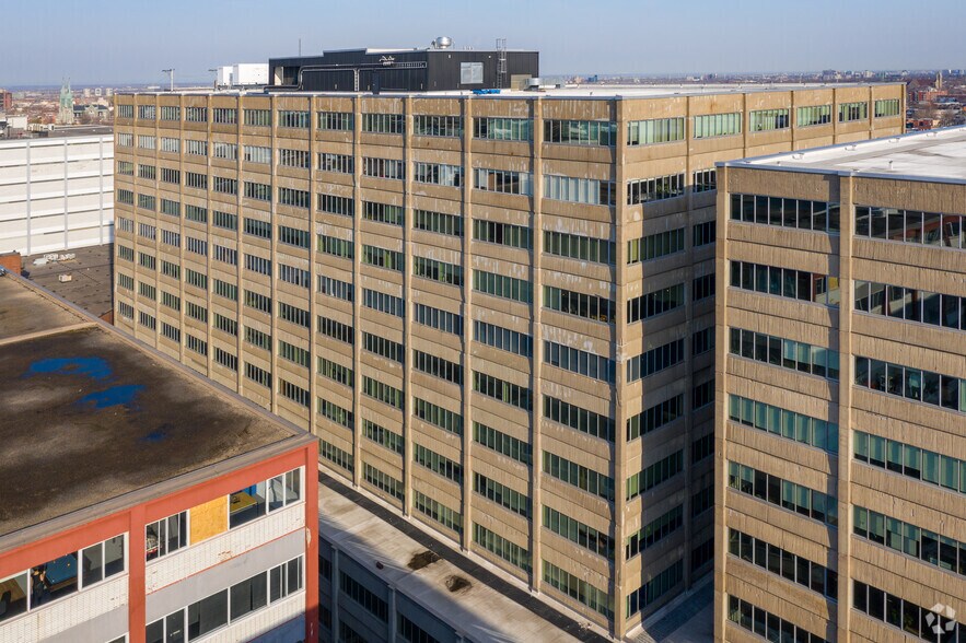 5455 Av de Gaspé, Montréal, QC à louer - Photo de l’immeuble – Image 2 sur 6