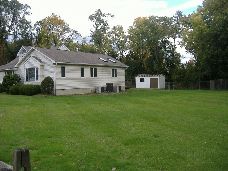 1900 S Pennsylvania Ave, Morrisville, PA à louer - Photo de l’immeuble – Image 2 sur 6