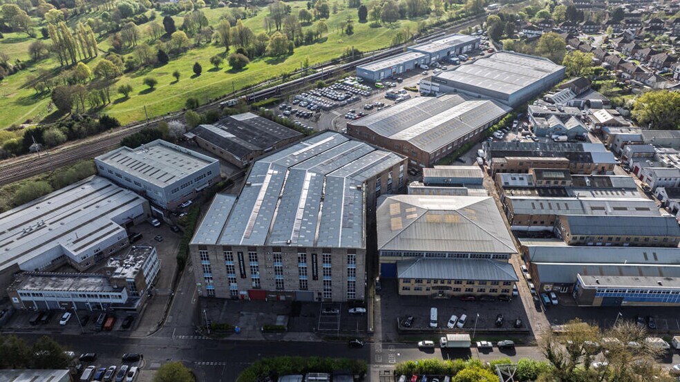 Cranborne House & Summit House portefeuille de 2 biens à vendre sur LoopNet.fr - Photo de l’immeuble – Image 2 sur 9