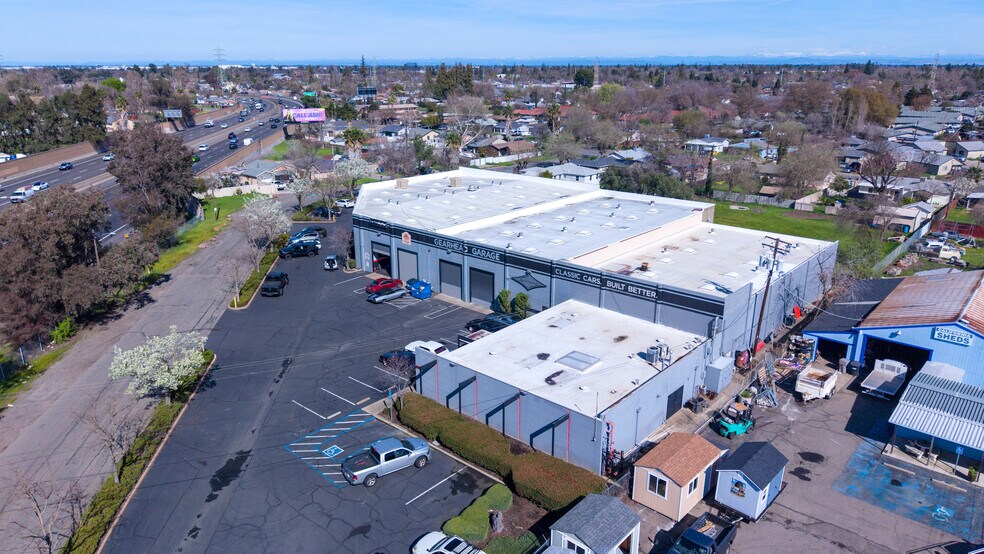 2660-2680 Albatross Way, Sacramento, CA à vendre - Photo principale – Image 1 sur 4