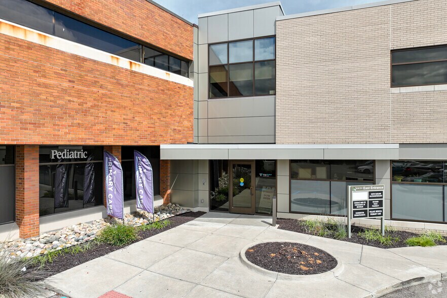 23133 Orchard Lake Rd, Farmington, MI à louer - Photo de l’immeuble – Image 2 sur 5