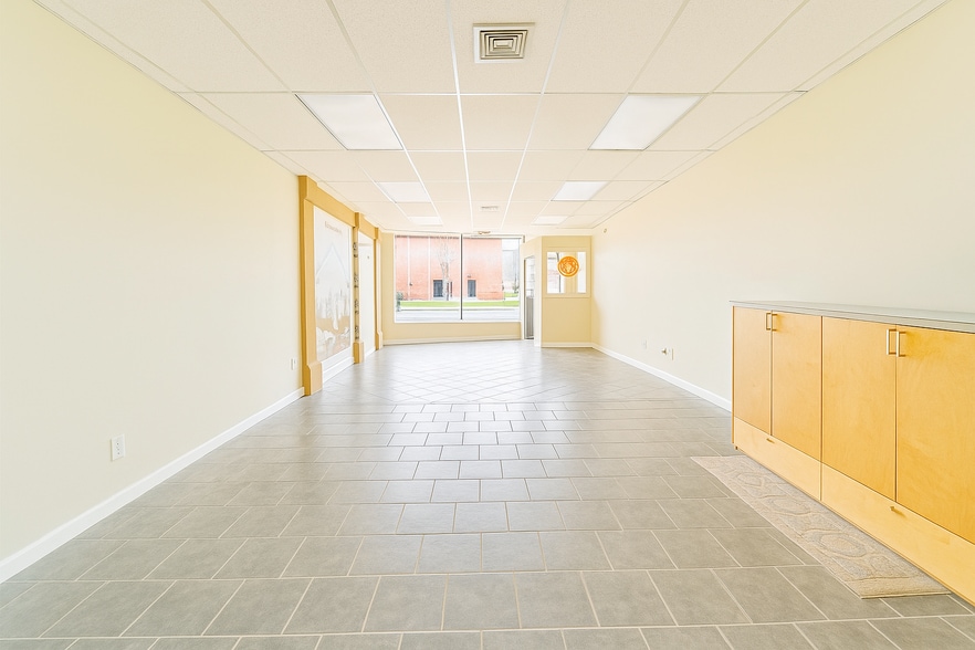 322 W Montauk Hwy, Lindenhurst, NY à louer - Photo intérieure – Image 3 sur 12