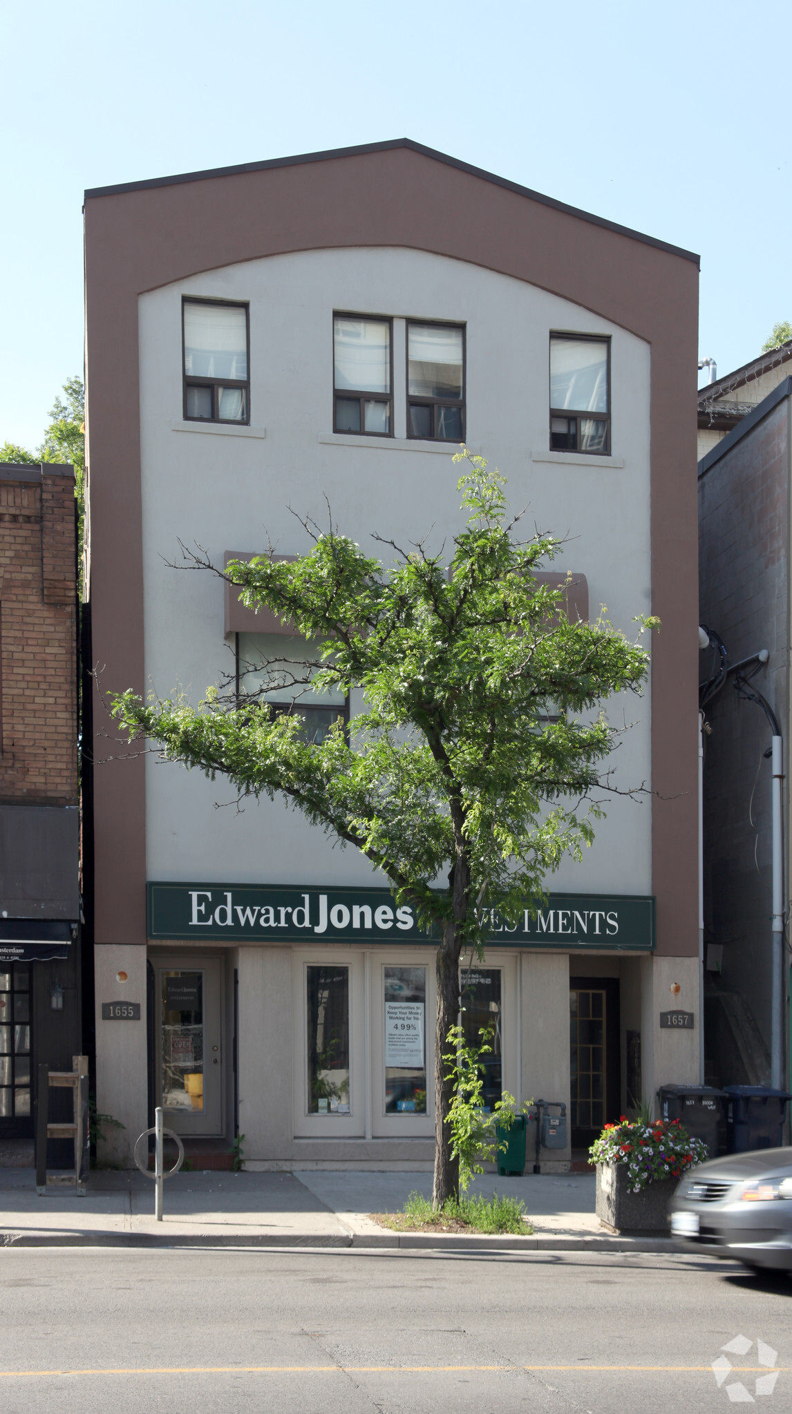 1655-1657 Bloor St W, Toronto, ON à louer Photo principale– Image 1 sur 5