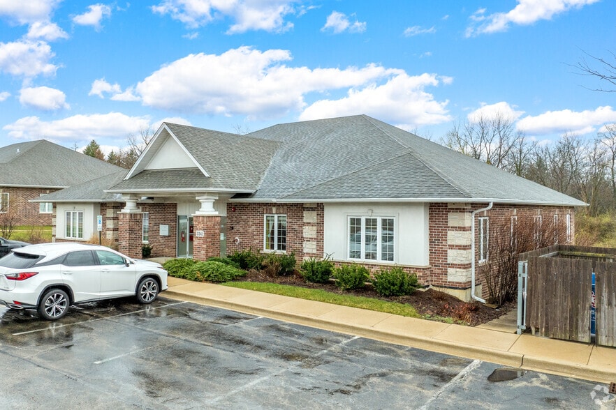 3341 Hobson Rd, Woodridge, IL à vendre - Photo principale – Image 1 sur 9