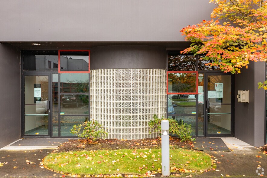6036-6040 N Cutter Cir, Portland, OR à louer - Photo de l’immeuble – Image 3 sur 9
