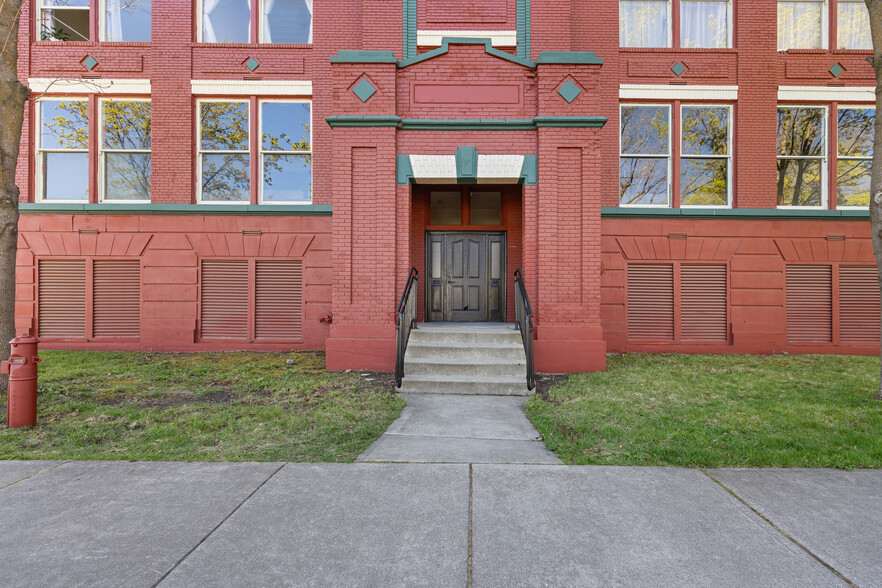 5634 E Commerce Ave, Spokane, WA à vendre - Photo de l’immeuble – Image 2 sur 13