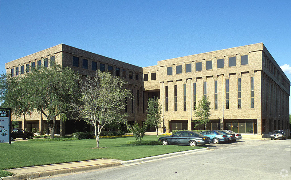 10830 N Central Expy, Dallas, TX à louer - Photo de l’immeuble – Image 1 sur 7