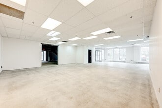 874-896 Rue Jean-Neveu, Longueuil, QC à louer Photo intérieure– Image 2 sur 9