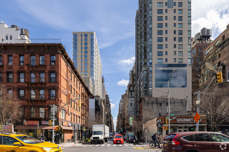 320-324 W 37th St, New York, NY à louer - Photo de l’immeuble – Image 3 sur 4
