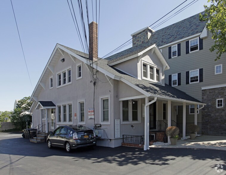 1234 W Broadway, Hewlett, NY à louer - Photo principale – Image 1 sur 7