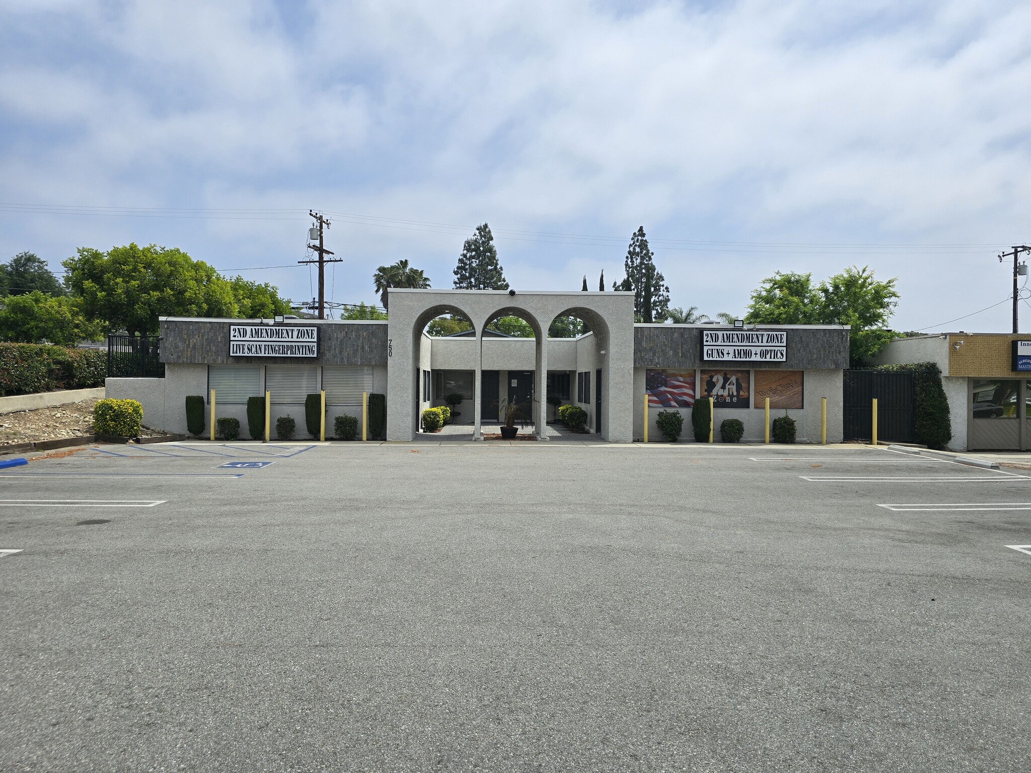 750 N Mountain Ave, Upland, CA à vendre Photo de l’immeuble– Image 1 sur 17