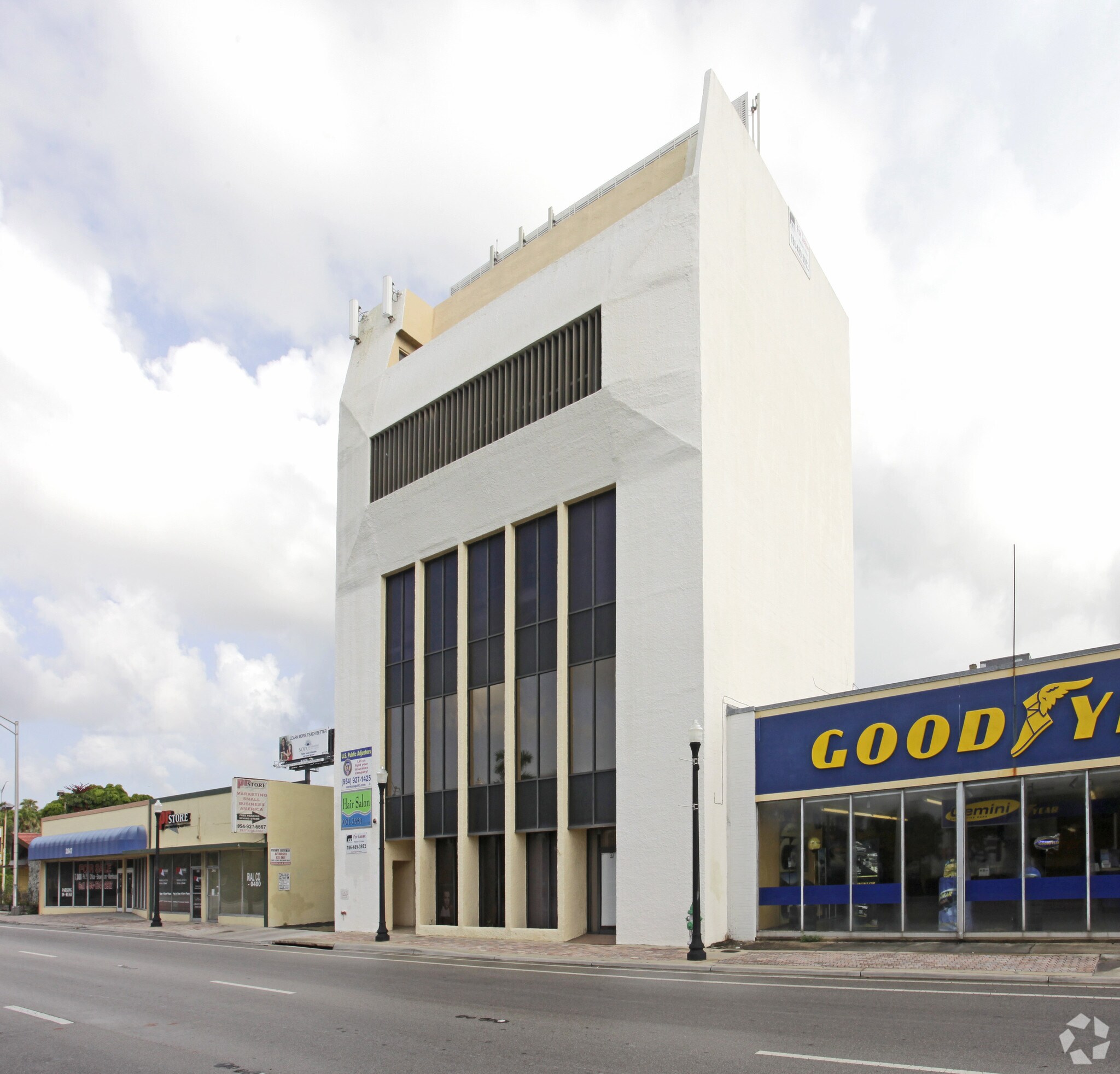 2835 Hollywood Blvd, Hollywood, FL à louer Photo de l’immeuble– Image 1 sur 14